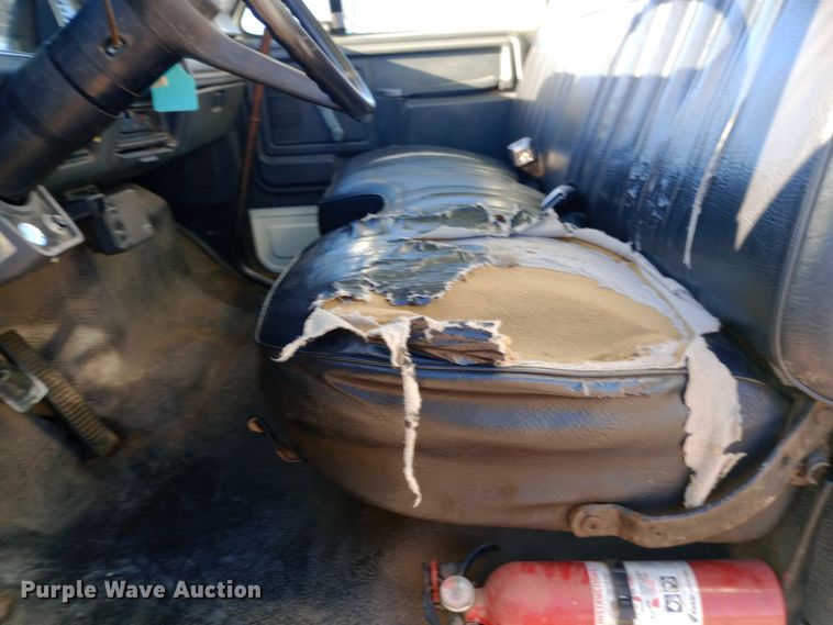 image for item DK7441 1994 Ford  F700 chipper truck