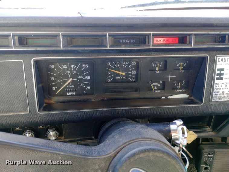 image for item DK7441 1994 Ford  F700 chipper truck