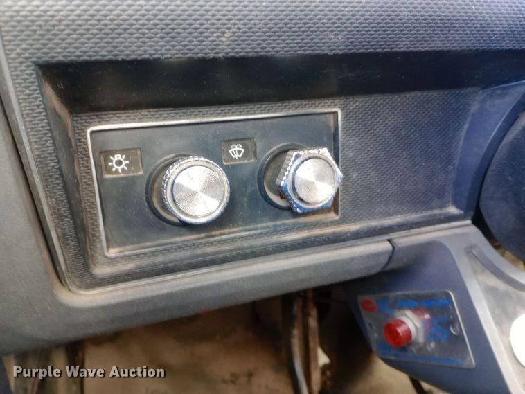 image for item DK7441 1994 Ford  F700 chipper truck