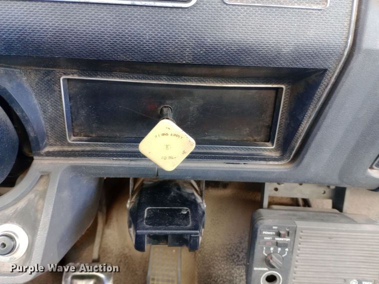 image for item DK7441 1994 Ford  F700 chipper truck