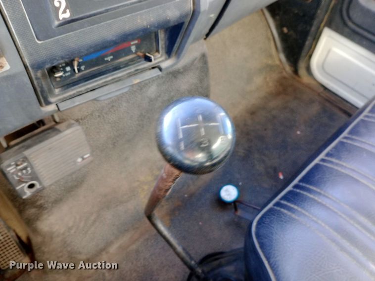 image for item DK7441 1994 Ford  F700 chipper truck