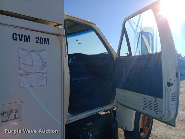 image for item DK7441 1994 Ford  F700 chipper truck