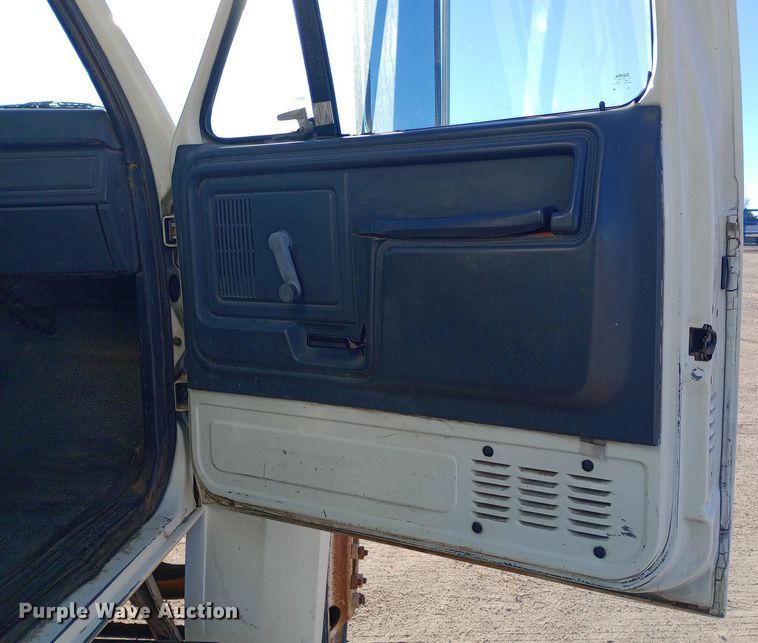 image for item DK7441 1994 Ford  F700 chipper truck