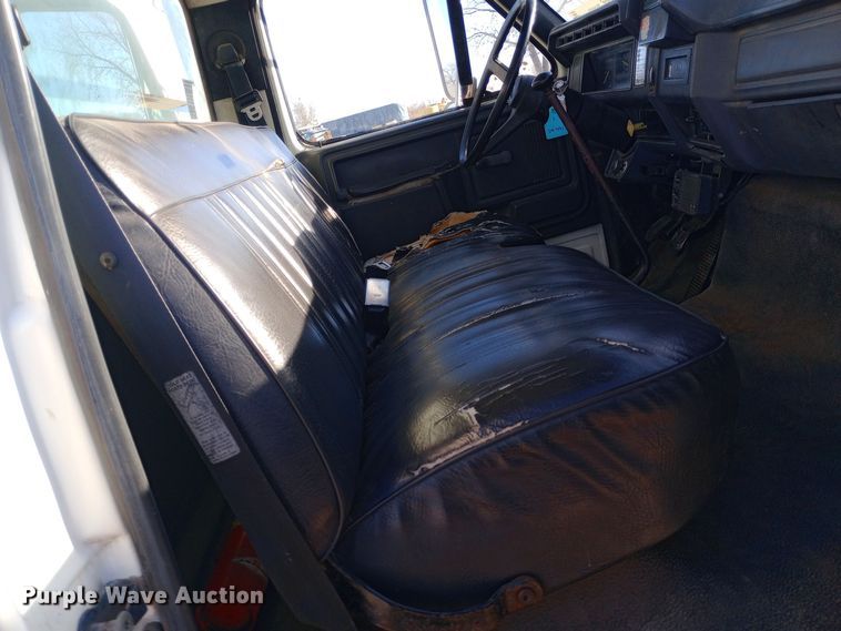 image for item DK7441 1994 Ford  F700 chipper truck