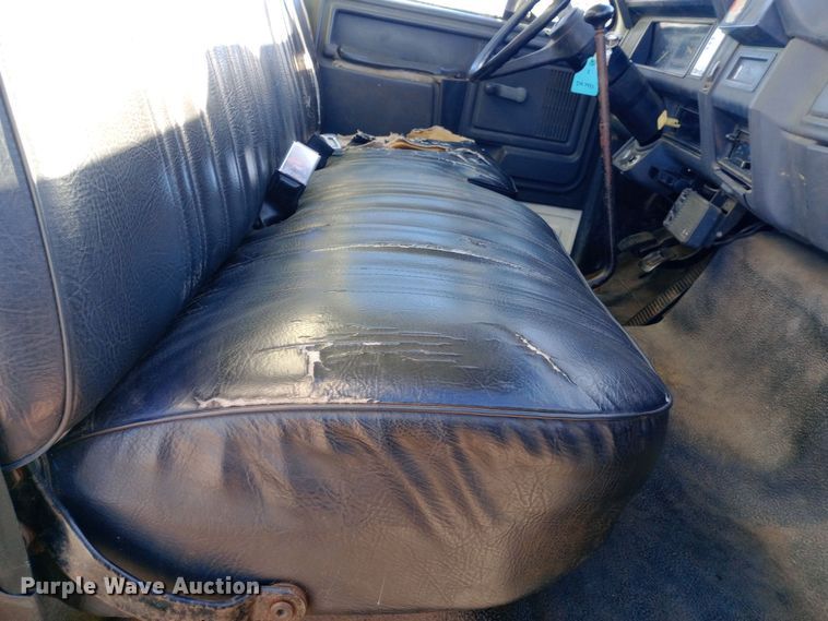 image for item DK7441 1994 Ford  F700 chipper truck