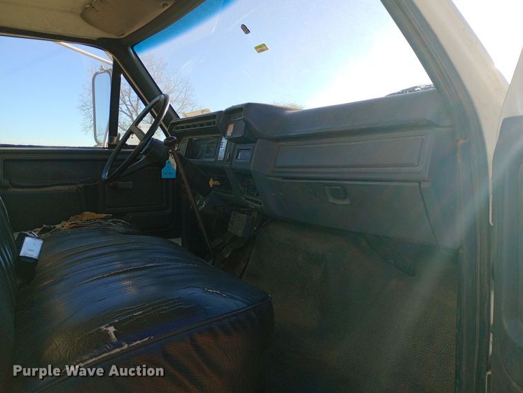 image for item DK7441 1994 Ford  F700 chipper truck