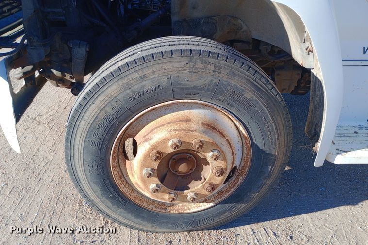 image for item DK7441 1994 Ford  F700 chipper truck