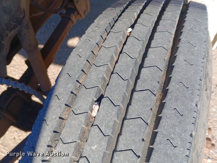 image for item DK7441 1994 Ford  F700 chipper truck