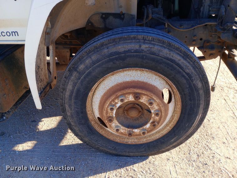 image for item DK7441 1994 Ford  F700 chipper truck