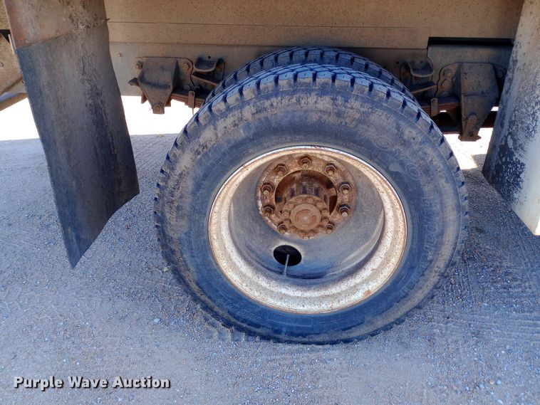 image for item DK7441 1994 Ford  F700 chipper truck