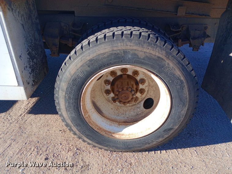 image for item DK7441 1994 Ford  F700 chipper truck