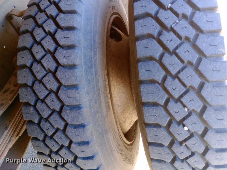 image for item DK7441 1994 Ford  F700 chipper truck