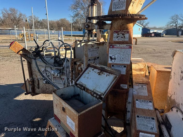 image for item DK7442 2000 Bandit 250XP wood chipper