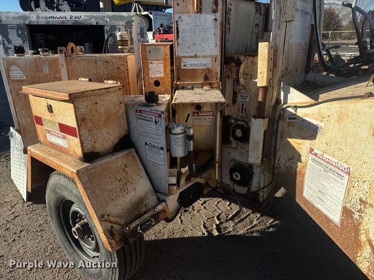 image for item DK7442 2000 Bandit 250XP wood chipper