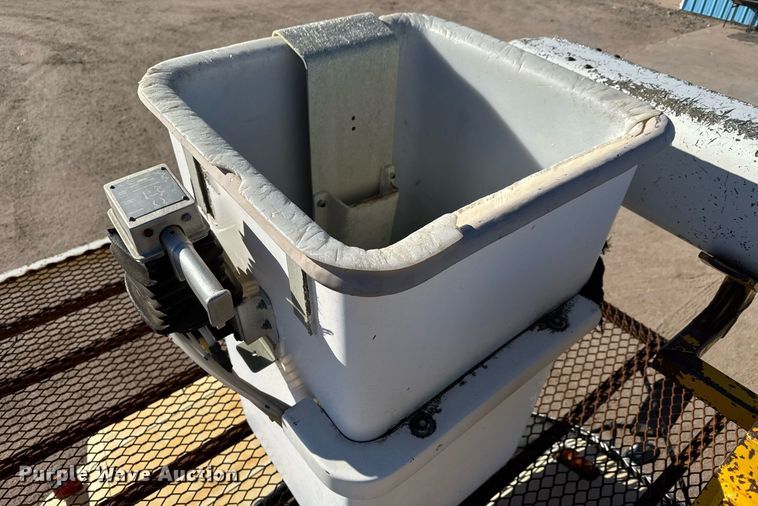 image for item DK7443 1995 GMC TopKick C6500 forestry bucket truck