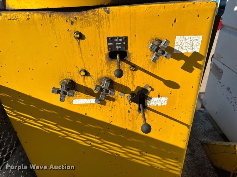 image for item DK7443 1995 GMC TopKick C6500 forestry bucket truck