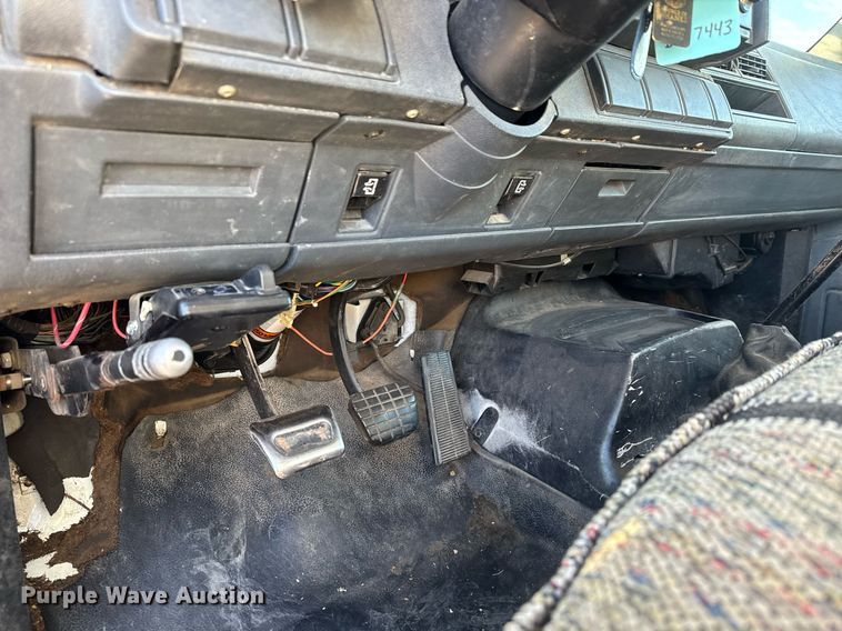 image for item DK7443 1995 GMC TopKick C6500 forestry bucket truck