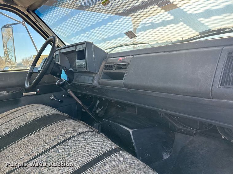 image for item DK7443 1995 GMC TopKick C6500 forestry bucket truck