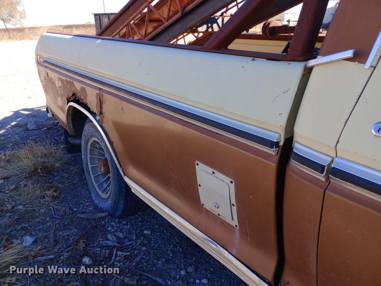 image for item DK7447 1973 Ford  F100 pickup truck with conveyor