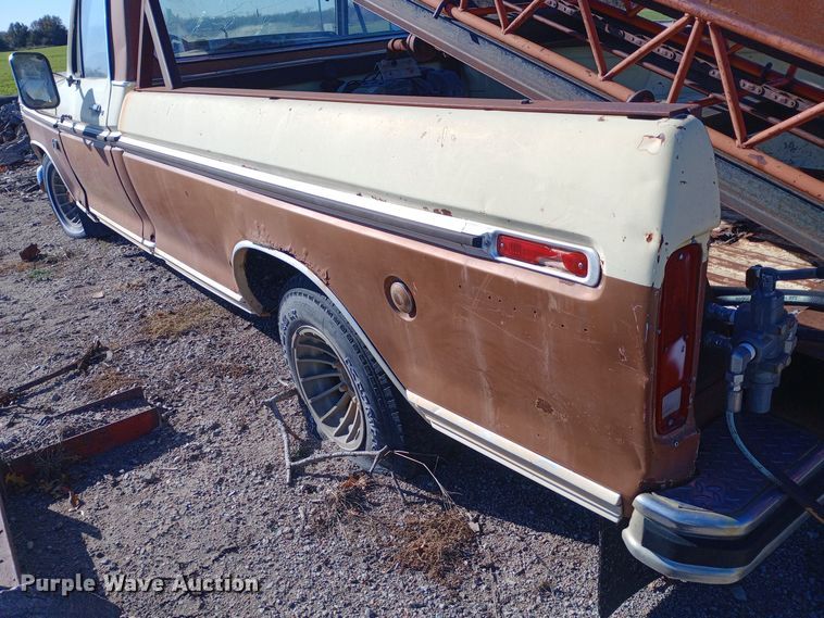 image for item DK7447 1973 Ford  F100 pickup truck with conveyor