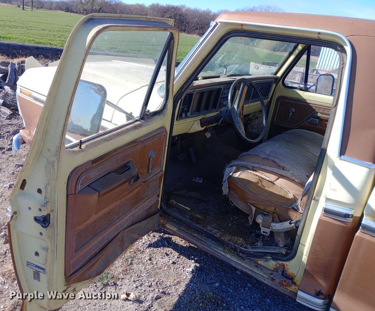 image for item DK7447 1973 Ford  F100 pickup truck with conveyor