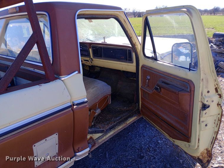 image for item DK7447 1973 Ford  F100 pickup truck with conveyor