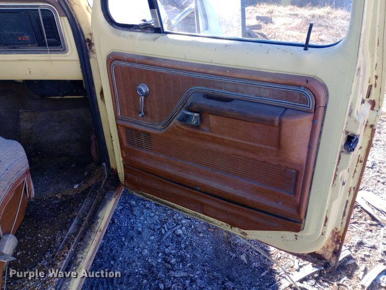 image for item DK7447 1973 Ford  F100 pickup truck with conveyor