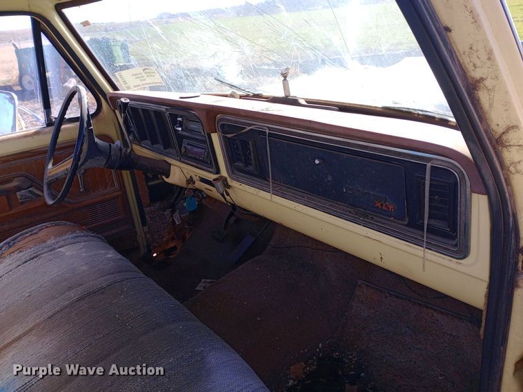 image for item DK7447 1973 Ford  F100 pickup truck with conveyor