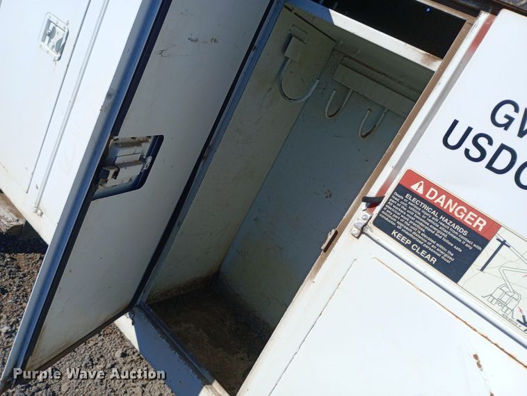 image for item DK7448 1993 GMC TopKick C6500 forestry bucket truck