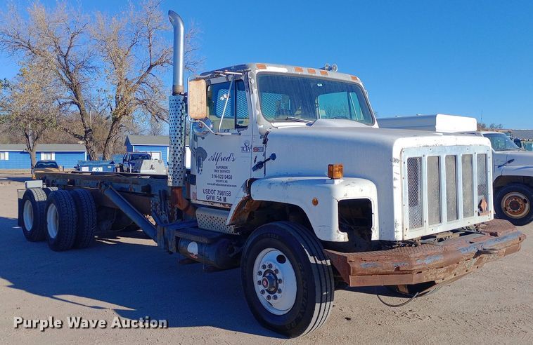 image for item DK7451 1979 International S2500 roll-off container truck