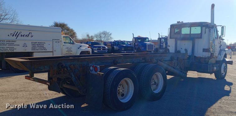 image for item DK7451 1979 International S2500 roll-off container truck