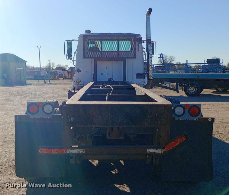 image for item DK7451 1979 International S2500 roll-off container truck