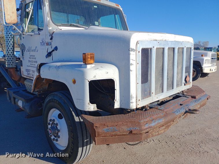 image for item DK7451 1979 International S2500 roll-off container truck