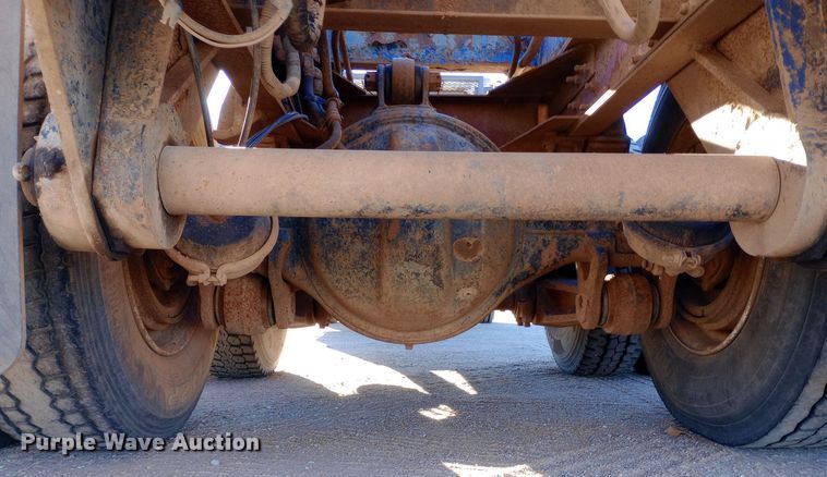 image for item DK7451 1979 International S2500 roll-off container truck