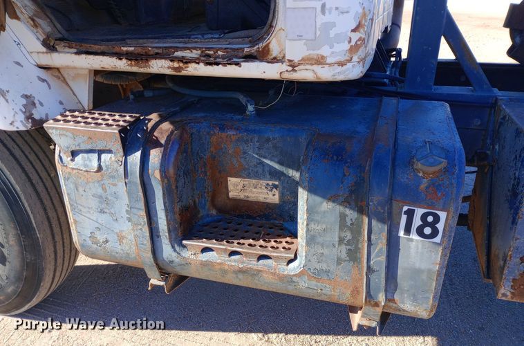 image for item DK7451 1979 International S2500 roll-off container truck