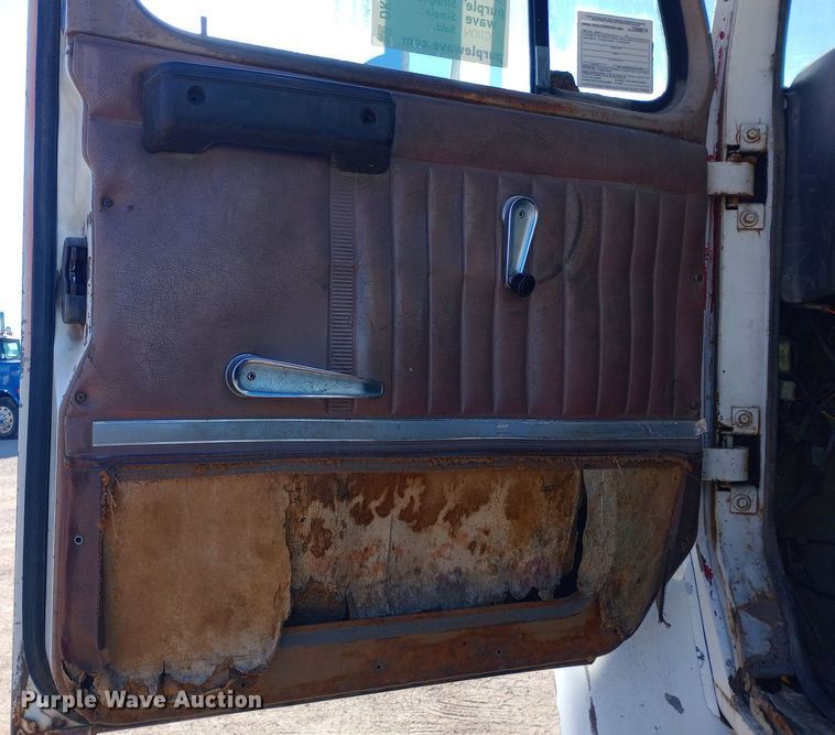 image for item DK7451 1979 International S2500 roll-off container truck