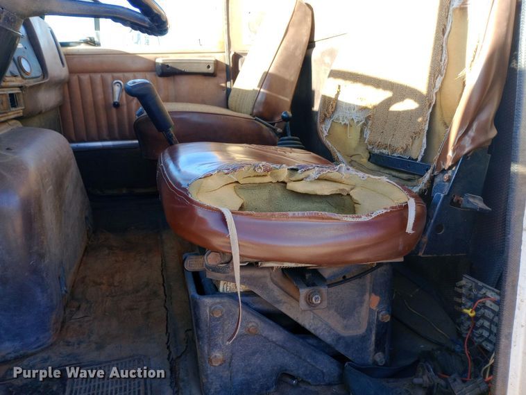 image for item DK7451 1979 International S2500 roll-off container truck