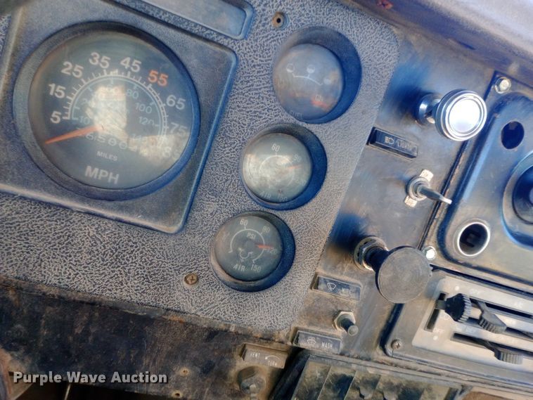 image for item DK7451 1979 International S2500 roll-off container truck