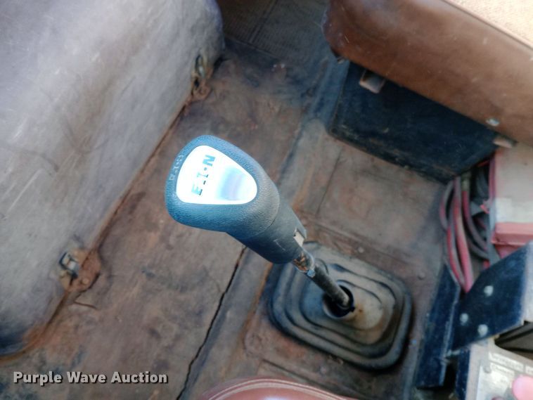 image for item DK7451 1979 International S2500 roll-off container truck