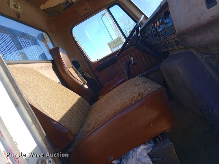 image for item DK7451 1979 International S2500 roll-off container truck