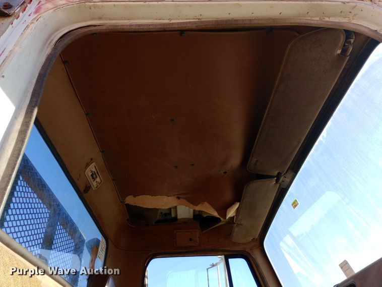 image for item DK7451 1979 International S2500 roll-off container truck