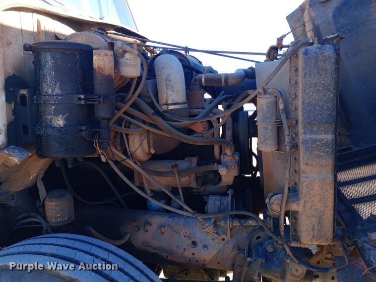 image for item DK7451 1979 International S2500 roll-off container truck