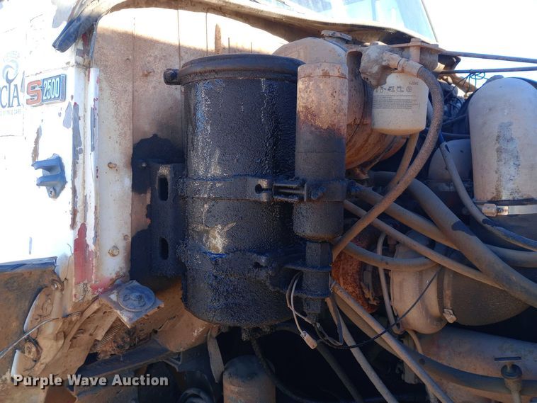 image for item DK7451 1979 International S2500 roll-off container truck