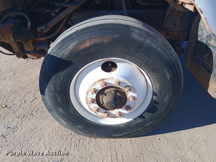 image for item DK7451 1979 International S2500 roll-off container truck