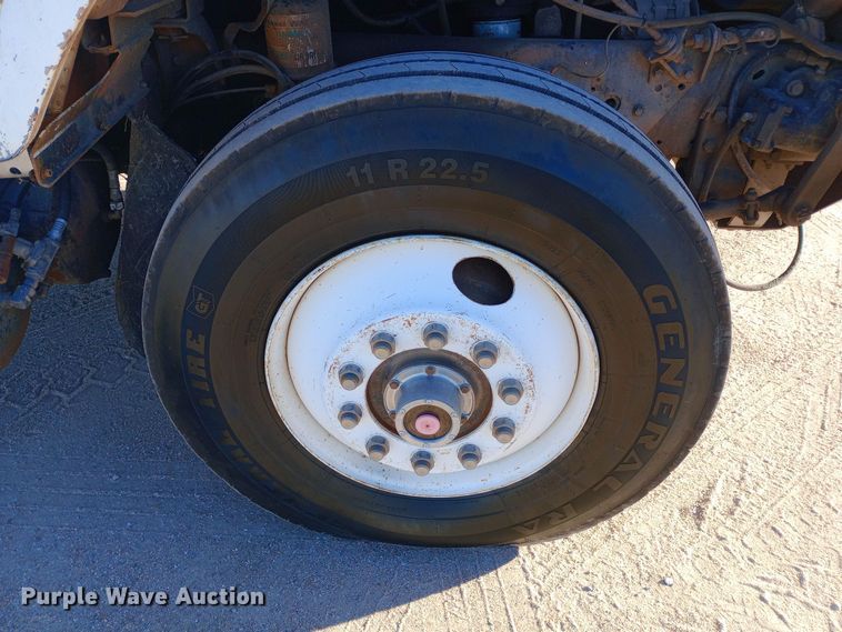 image for item DK7451 1979 International S2500 roll-off container truck