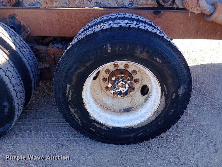 image for item DK7451 1979 International S2500 roll-off container truck