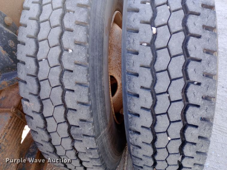 image for item DK7451 1979 International S2500 roll-off container truck