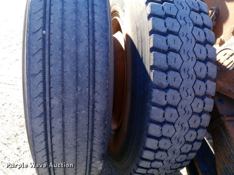 image for item DK7451 1979 International S2500 roll-off container truck