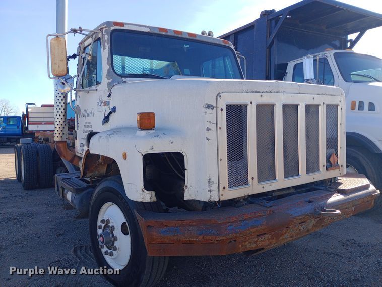 image for item DK7451 1979 International S2500 roll-off container truck