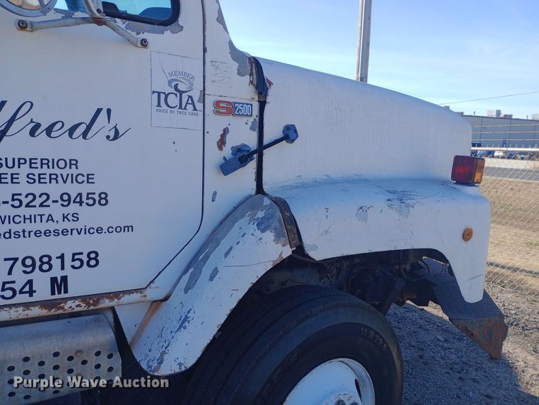 image for item DK7451 1979 International S2500 roll-off container truck